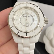 保證專櫃真品‼️新款錶扣 附購證、保固‼️92成新 8鑽 珍珠母貝 33mm Chanel 香奈兒 J12 陶瓷錶 白色