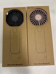 日本手持風扇 2026 年 RHYTHM Silky Wind Mobile 4 - 深灰色/粉紅色