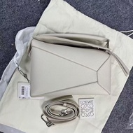 2025 新品 Loewe Puzzle 小號 白色 粒面小牛皮