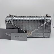 迪奧 Dior 中號銀色盾牌包 尺寸：25 x 15.5 x 8