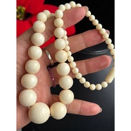 Surprise necklace with chasing shape from 5.8 mm to 19.4 mm long, 43 cm long, clear and shiny checke