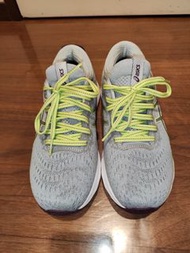 Asics nimbus 24 size 37