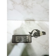 ATTENTION ADAPTER 19V.=3.4A