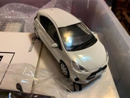 ［特價品］ 1:30 Toyota Aqua Prius C  尾期金屬 豐田原廠 色辦車 白色
