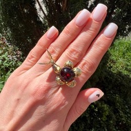 琥珀蜂鸟与红宝石琥珀球戒指 13.5 mm 独特的琥珀蜂鸟设计戒指