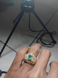 Cincin permata emerald beserta memo