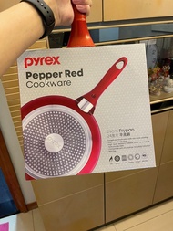 全新Pyrex Pepper Red Cookware 24cm 平底鍋
