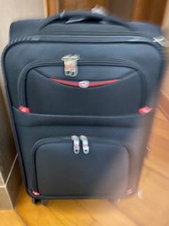 新年大優惠    22寸 旅行喼 行李箱 寄倉喼   baggage luggage   可放闊密碼鎖 360度轆 只此一個     $230