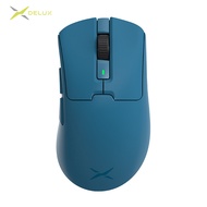 Delux M900 PRO PAW3395เมาส์สำหรับเล่นเกมส์ DPI สูงสุด26000สาย2.4G ไร้สายชาร์จได้กับ RGB แท่นชาร์จ63G