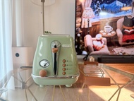 DeLonghi Toaster with Bagel Holder / DeLonghi 多士爐 (連烘麵包架)