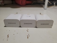 三個Samsung 原廠的 15W Adaptive Fast Charging 快速充電器（俗稱「快充頭」）/英規三腳Samsung 充電器/原廠安全、不過熱/適合給Samsung 手機、智能手錶或