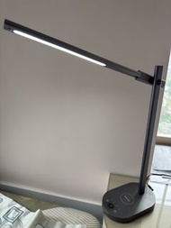 Momax LED 檯燈