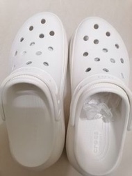 Crocs 泡芙厚底白色洞洞鞋