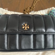TORY BURCH TB Kira 金屬雙T LOGO 絎縫設計納帕牛皮鏈帶斜背包