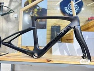 Pinarello F9 Road Bike Frameset 次頂級碳纖氣動全內走碟剎車架