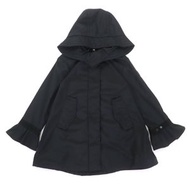 MONCLER Athelas 外套，成色極佳，帶有品牌標誌貼片、兜帽、荷葉邊袖口和背部褶襉。黑色。尺寸 8（童款），130 公分。正品。童裝。