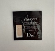 Dior 恆久貼肌柔霧粉底液
