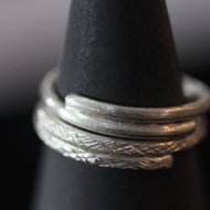 Silver stackable wrap-rings with chiseled and plain surface - 2 rings (STR8)