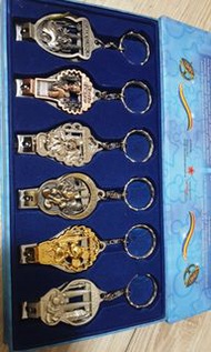 迪士尼指甲剪（鑰匙圈）一套6個，日本購買，顏色漂亮精緻，握把寬大，指甲剪鋒利，非常好用，唯此一套
