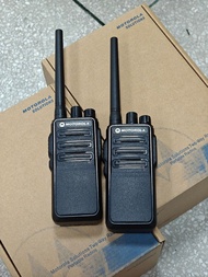 全新正版 Motorola 摩托羅拉 一對裝 全新對講機 實測市區2-3公里 地下室1F穿透10F 戶外空曠5-6公里 主動降噪 16頻道加密