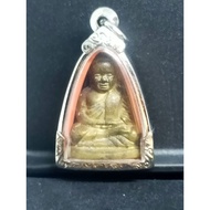 ( 2 X 2.7 CM )圣物 : LP NGERN 财佛师傅 : MASS CHANTED庙名 : WAT BANGKLAN佛历 : 2553原料 : NER SAMRIT LEONG 功效 : 