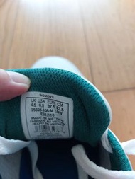 K-Swiss 白色女款運動鞋及拖鞋一對