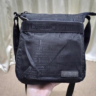 Tas sling Michiko London Jeans hitam