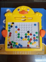 Đồ chơi bảng vẽ nam châm từ tính nút hạt tròn kèm bút và mẫu hình vịt gấu