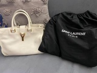 YSL white cabas chyc handbag with strap (YSL白色中型包包Y 扣）