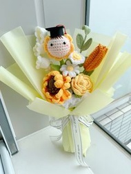 (多款現貨) 手工 畢業花束 針織花 編織花 鈎織花 鉤織花 花束 玫瑰花 薔薇 鬱金香 鈴蘭花 太陽花 向日葵 笑哈哈 笑臉太陽花 太陽花公仔 生日 情人節畢業 幼稚園畢業 小學畢業 中學畢業 大學