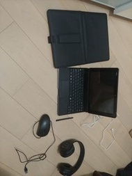 富士通win10平板电脑。背面轻微擦伤。内置无大碍