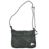 Pilgrim Surf+Supply 黑色三角旗標誌尼龍TOP斜背包， BEAMS 100 Masterpiece 迷你肩背包 [二手] [Pilgrim Surf+Supply]