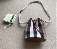 Burberry 格紋帆布水桶包，超輕size26/22/13