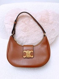 Sold (尖沙咀門市💖) Celine ava triomphe tan 凱旋門腋下包