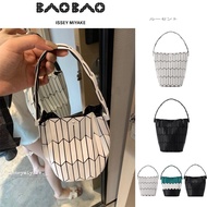 Baobao Issey Miyake /Bucket Four-table/six-table Shoulder Bag with Bright Surface Is 100% Genuine Messenger Bag.