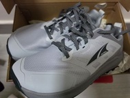 Altra Lone Peak 9 wide us8 行山鞋