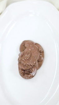 阿拉善瑪瑙金蟾雕刻