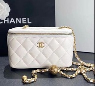 香港現貨 Chanel 21B Small vanity 白色金球