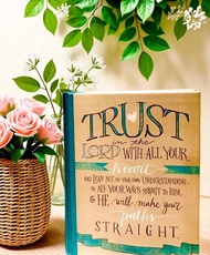NIV Holy Bible Beautiful Word Bible Hardcover: 500 Full-Color Illustrated Verses Hardcover – Holy Bi