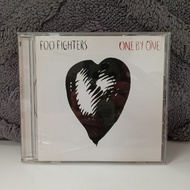 #K5-71 CD TERPAKAI [ FOO FIGHTERS - ONE BY ONE ] USED CD #K5-71