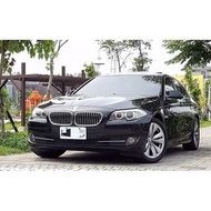 總代理 2010年 BMW 523I 2.5 2.5升直列六缸/後輪驅動/204匹馬力/Steptronic 8速手自排/多功能方向盤附換檔撥片 天窗 I-KEY HID SRS 大螢幕 恆溫 定速 方向盤快撥 附換檔切片 電動座椅 倒車顯影動態穩定控制系統 動態駕駛控制系統 停車輔助系統 前車距雷達