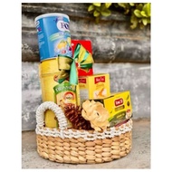 Water hyacinth basket