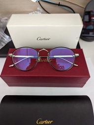 Cartier 平光鏡 可配度數眼鏡架 超輕 不過敏 鏡片是原裝鏡片 帶LOGO 防藍光 可以直接佩戴  稀有貨，數量不多純手工製作 ， 超輕、超舒適    黑銀 尺寸51-21- 145 made in Japan