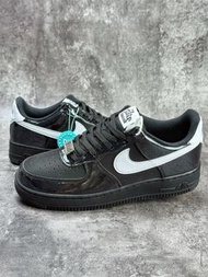 💥現貨💥 潮人必備黑銀漆皮異材質拼接 Nike Air Force 1 07 空軍一號低幫男女情侶休閒運動板鞋 | 尺碼範圍：36-45 | 鞋面材質：亮面漆皮+優質荔枝紋皮革 | 適用性別：男女通用