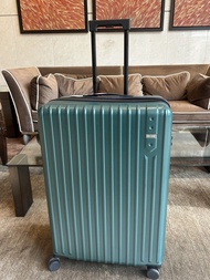 New ： Elle 28 吋行李箱； Elle 28 inch luggage 72 x 48 x 28cm