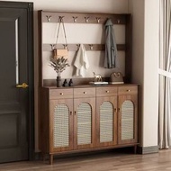 櫻桃傢俱 - 實木屏風櫃藤編鞋櫃帶挂衣架家用門口壹體衣帽架簡約現代入戶儲物收納櫃140CM