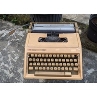 MESIN Old School Typewriter