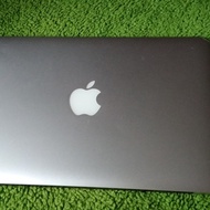 Laptop Apple MacBook Air 11 inch dent