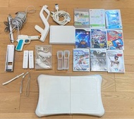 wii 主機、手把、槍托、fit平衡板跟一堆遊戲片