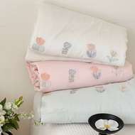 Romantic Tulips Exquisite embroidery quilt Queen/King Skin-friendly ventilation Super Soft thin Quil